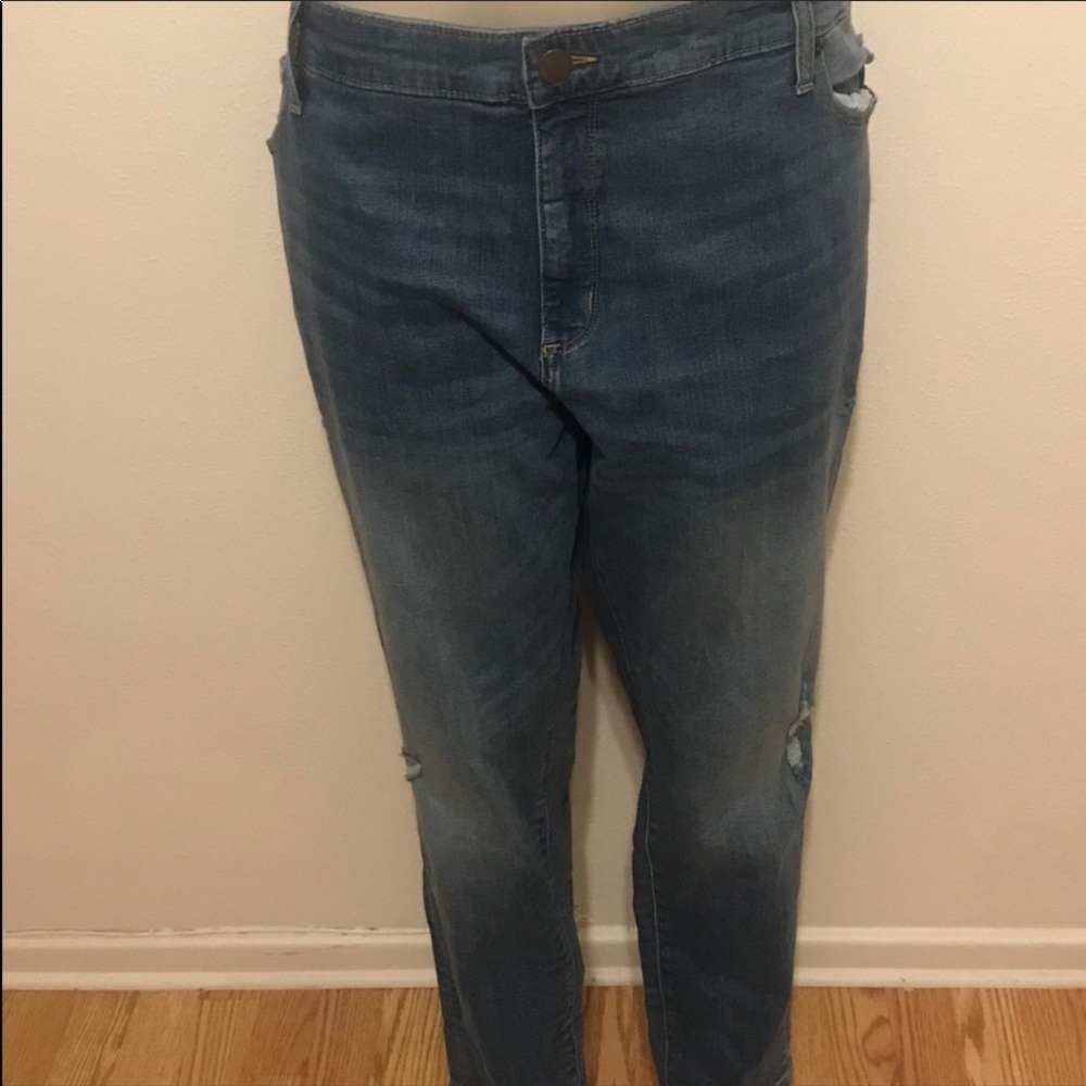 Universal Thread 26W Reg Skinny Jeans Distressed